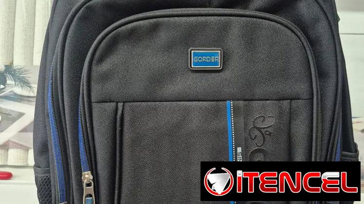 Mochila M-10 | 30 USD | Mochila para laptop con puerto USB
