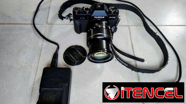 cámara Reflex Fujifilm X-T10 + objetivo Fujinon 18-55mm, 630 USD o equivalente, Vedado