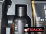 kit de aseo con máquinas de afeitar eléctricas.