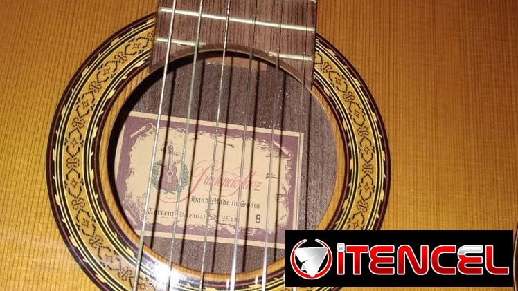 250 usd Guitarra española de estudio de gama alta ( Prudencio Sáez 1-S modelo8 con estuche rígido — foto 3