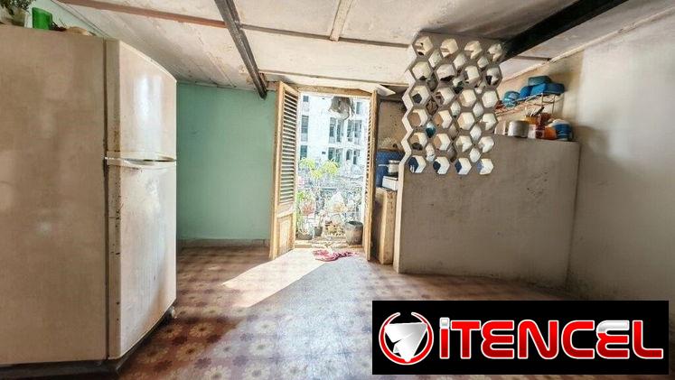 Esquina San Miguel y Oquendo,Apto 2do Piso Alto,Ptal Alto,2/4,En Barbacoa q hay q reparar...2 Balcones...53052463 — foto 3