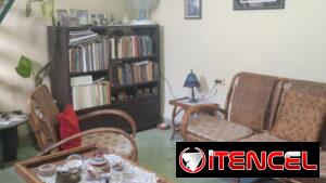 Se vende y también permuta como una sola propiedad dos apartamentos convertidos en uno