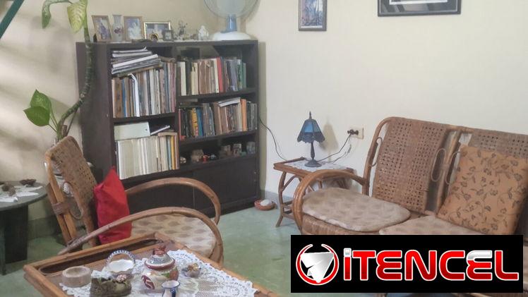 Se vende y también permuta como una sola propiedad dos apartamentos convertidos en uno