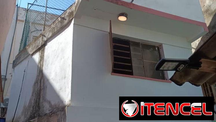 Se vende apartamento interior en el Vedado- Línea entre 14 y 16