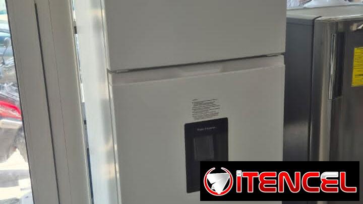 Refrigerador de 11 pies marca premier con dispensador