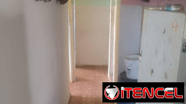 `$5000usd CON AJUSTE. En venta  apartamento (5to piso) de un edificio en  Alamar, zona 11.  referencia El  Mirador