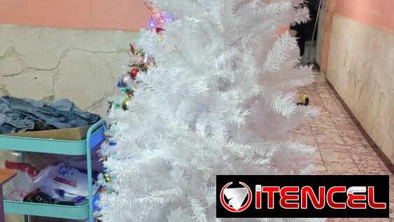 Arbol de navidad blanco de 1.80 m (lo)