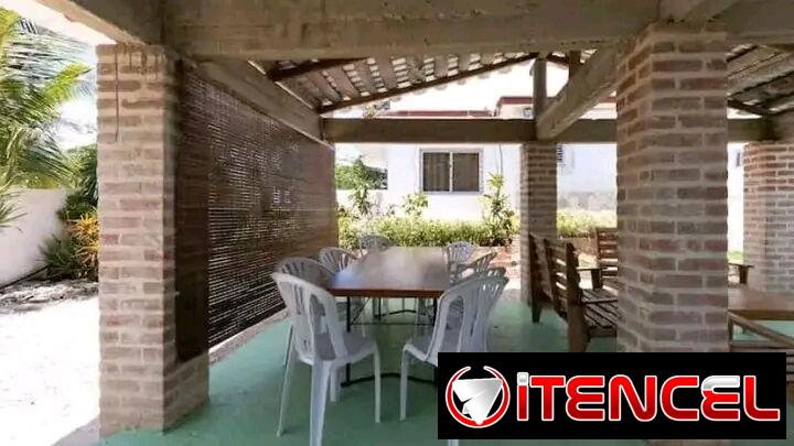 🏠 Renta de Casa en Boca Ciega.  Casa con piscina. Capacidad para 10 personas. Jacuzzi y Ranchón Disponible
