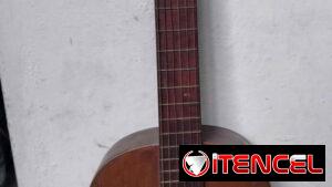 Guitarra de madera