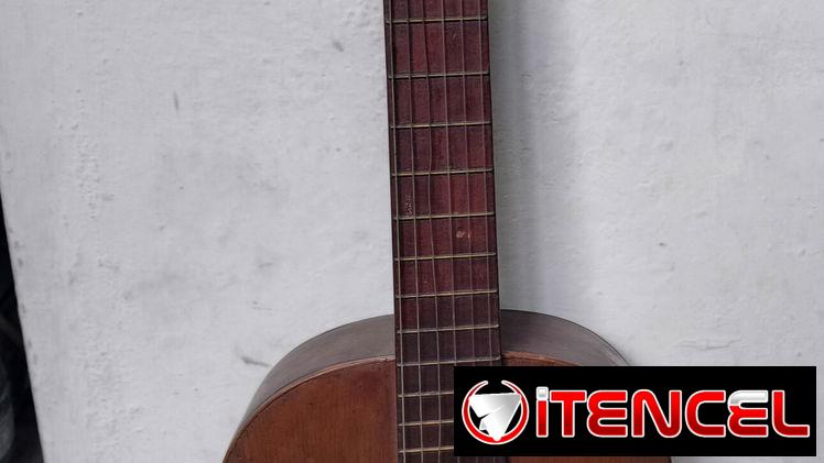 Guitarra de madera