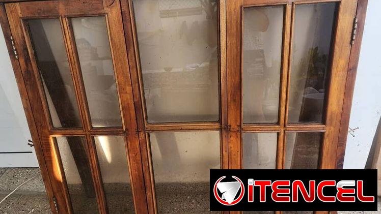 Ventana grande y puerta de baño pequeña — foto 2