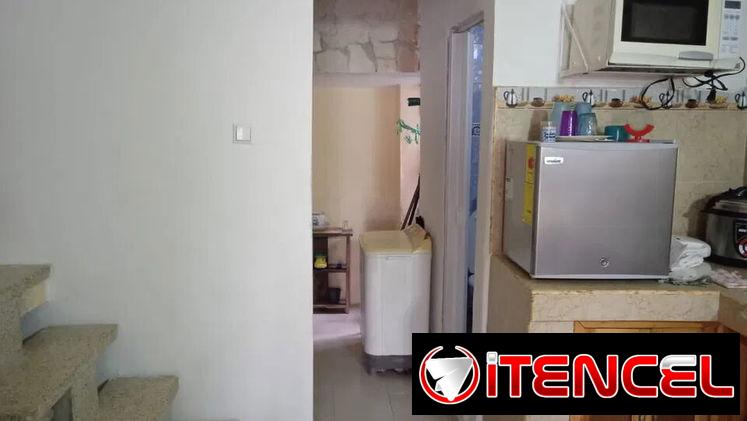 Rento casa biplanta independiente, puerta calla, 2 cuartos en municipio Regla, telefono fijo, gas balita, microondas