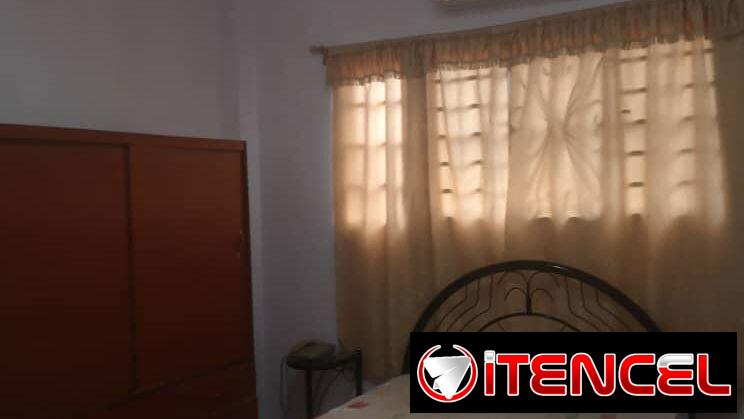 Renta Casa 2 cuartos en bajo con portal y patio Playa por 13y70 500usd 53582376