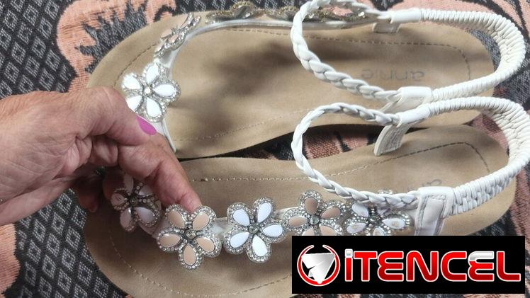 Zapatos, tenis y zandalias de niña