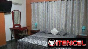 Se renta casa de tres habitaciones en el vedado cerca del malecón habanero(respaldo energético).54026428