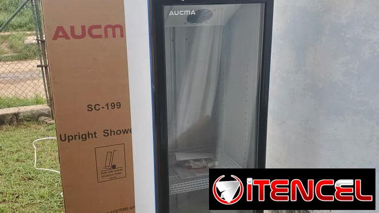 nevera ehibidora AUCMA DE 7.2 PIES trae 4 parrillas