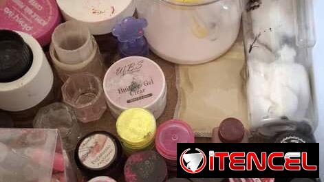 Vendo Negocio de Uñas con todo es llegar y trabajar .materiales y todo tipo de accesorios.