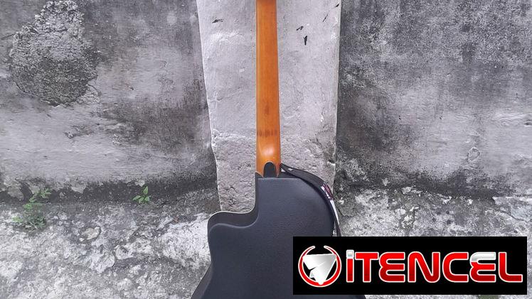 Guitarra electroacústica — foto 4