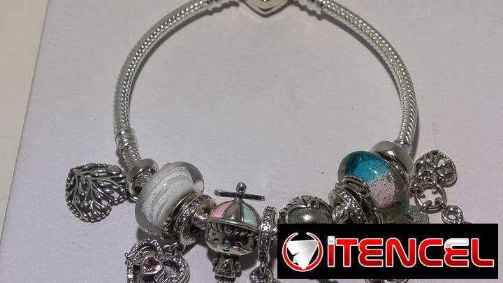 + PULSERA  DE PANDORA con temáticas diferentes