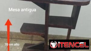 Mesa antiguo de tres pisos