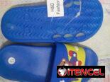 Chancletas y tenis para niños