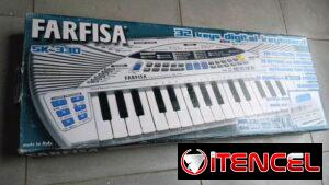 Piano FARFISA 32 teclas baterias 6*AA o corriente, 50 USD, Vedado