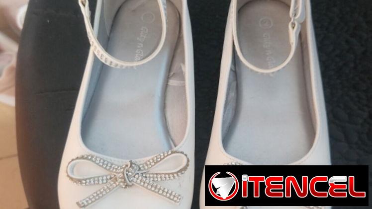 Zapatos, tenis y zandalias de niña