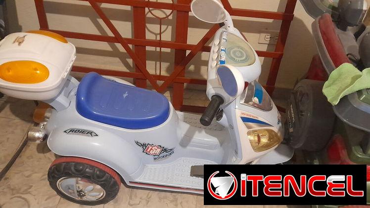 MOTO ELECTRICA DE JUGUETE PARA NIÑOS CON BATERIAS DE REPUESTO