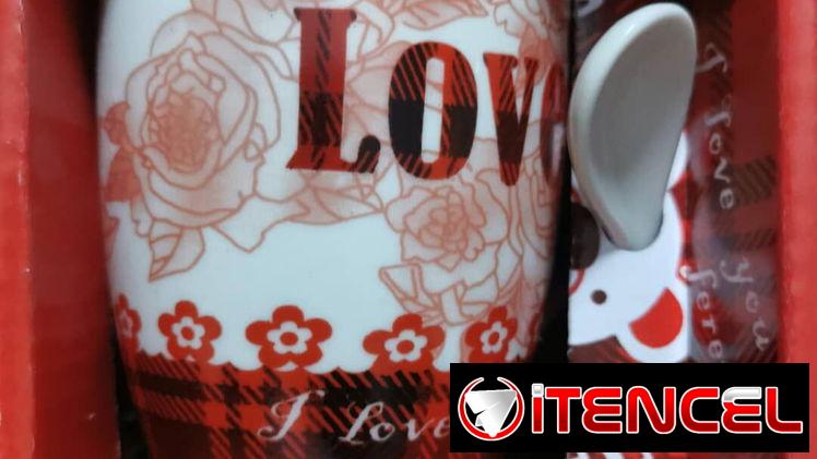 Tazas decoradas con cucharas