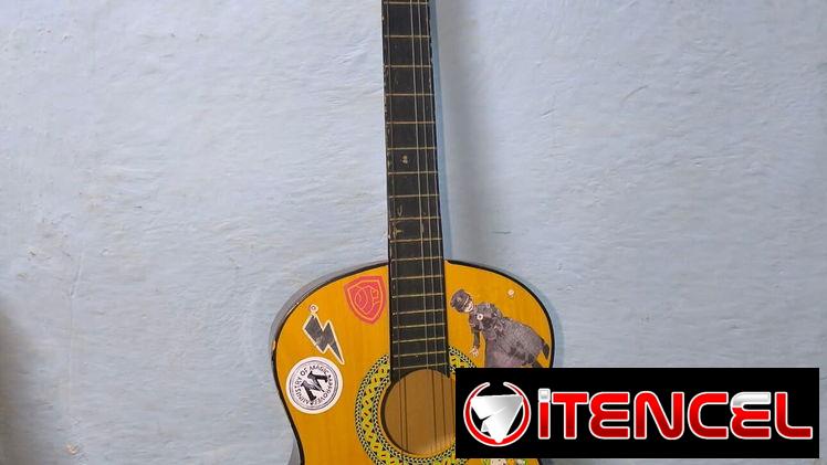 Vendo guitarra clásica. Le faltan 2 cuerdas