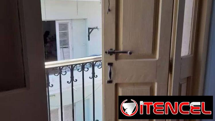 52435224 +525580152883 Apartamento en Casco Histórico de un cuarto, segundo piso,dos balcones a la calle .El edificio co — foto 1
