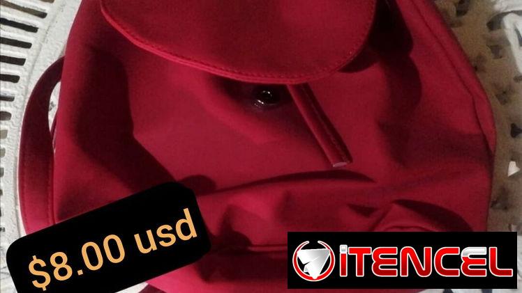 Mochilita cartera roja nueva
