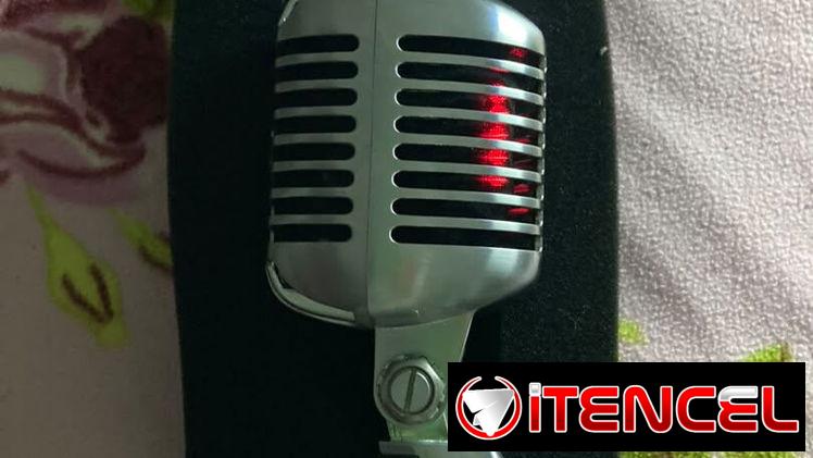 🎙️ MICRÓFONO DE ESTILO VINTAGE EN VENTA  Diseño retro y se enciende con alimentación phantom. 💵 $150 USD