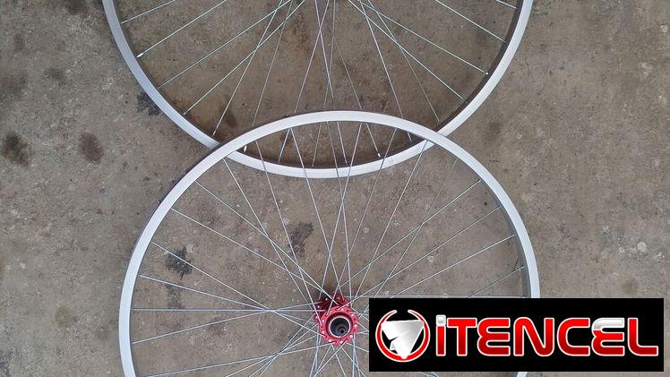 Taller y piezas asientos gomas y cámaras asesoríos de bicicleta — foto 1