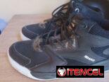 TENIS DE NIÑO JORDAN BOTICAS NEGRAS SUPER FUERTES #34 POCO USO MARCA SHAQ