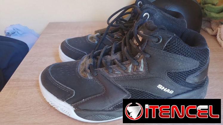 TENIS DE NIÑO JORDAN BOTICAS NEGRAS SUPER FUERTES #34 POCO USO MARCA SHAQ