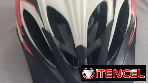 Casco de bicicleta de uso, 7 USD, Vedado
