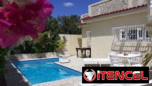 J Casa de renta con piscina para parejas en Guanabo. Alquiler de casa con piscina en la playa. GUA-012
