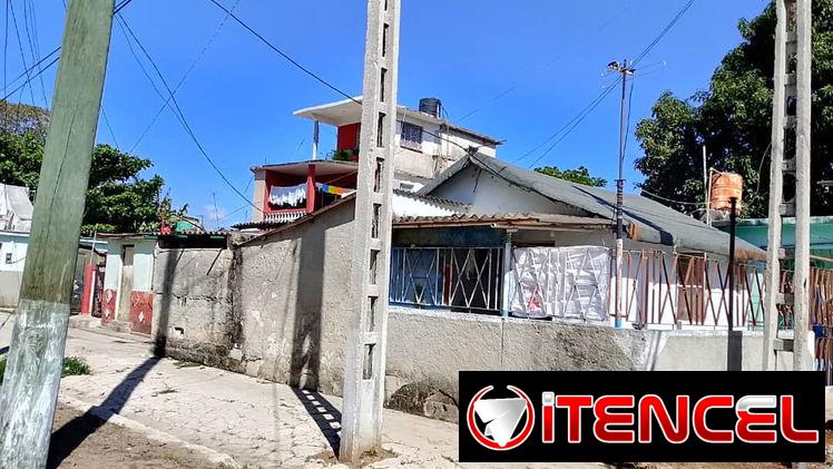 Casa puerta calle en Marianao por 112,2 cuartos y gas de calle