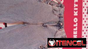 Pitusa azul con candena marca SHEEN talla 28. Patas ancha y pulovers corto  S. Shor de mezclilla talla XXS. Estraples.
