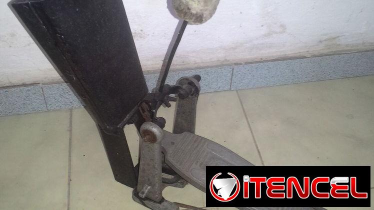Pedal de batería con campana gon