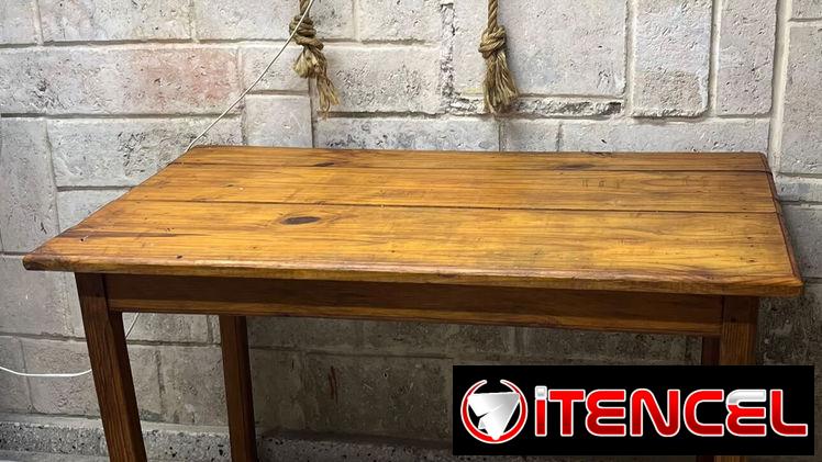 Mesa de madera y de hierro con mármol — foto 1