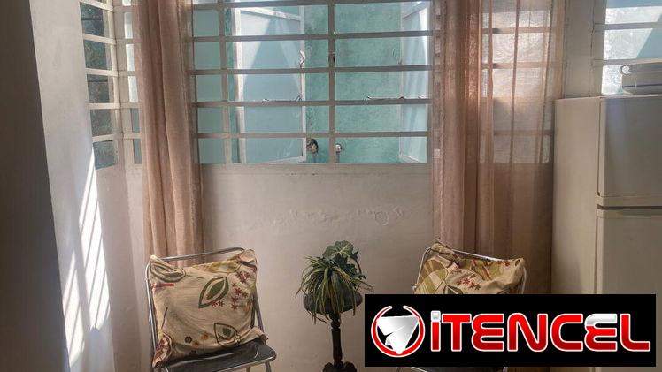 RENTA LINEAL  UN CUARTO   EN EL VEDADO– 17 Y E 🏙