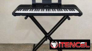 TECLADO YAMAHA ORIGINAL CON SU ATRIL
