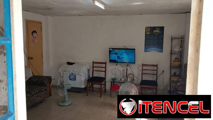 Casa puerta calle en Marianao por 112,2 cuartos y gas de calle