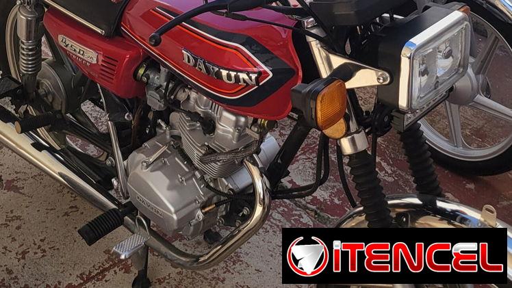 Motos 4 tiempos prácticamente nueva de paquete con solo 5000km caminados chapa y certificoen mano[ ver detalles adentro]