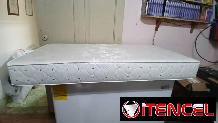 Cuna de cedro y colchón — foto 4