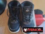 TENIS DE NIÑO JORDAN BOTICAS NEGRAS SUPER FUERTES #34 POCO USO MARCA SHAQ