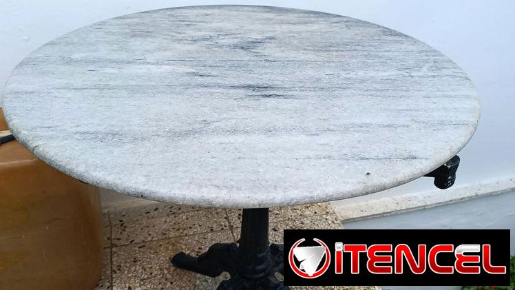 Mesa de madera y de hierro con mármol — foto 2