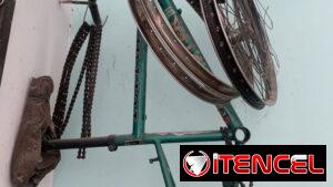 Cuadro de bicicleta 20 con llantas 40 usd